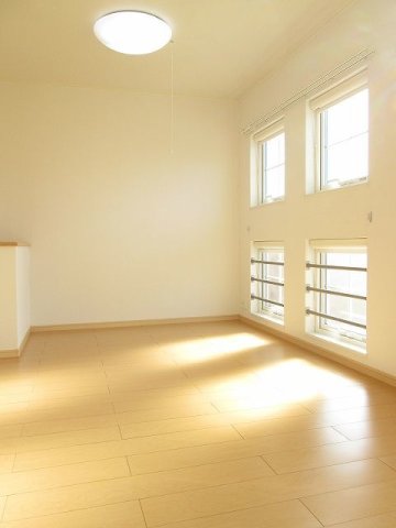 居室・リビング　ゆったり過ごせる居間です