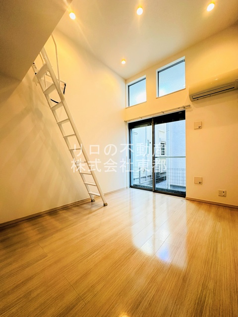 居室・リビング　南東向きで日当たり良好なお部屋！暖かな日差しが入ります♪