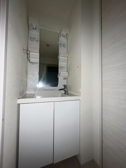 洗面設備　同物件別号室のものです。