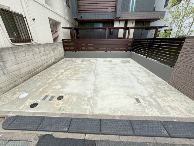 駐車場　駐車場