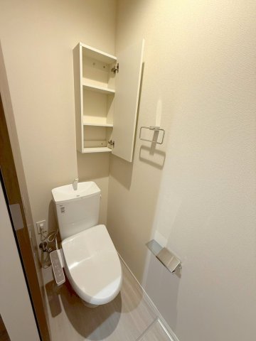 トイレ　温水洗浄便座