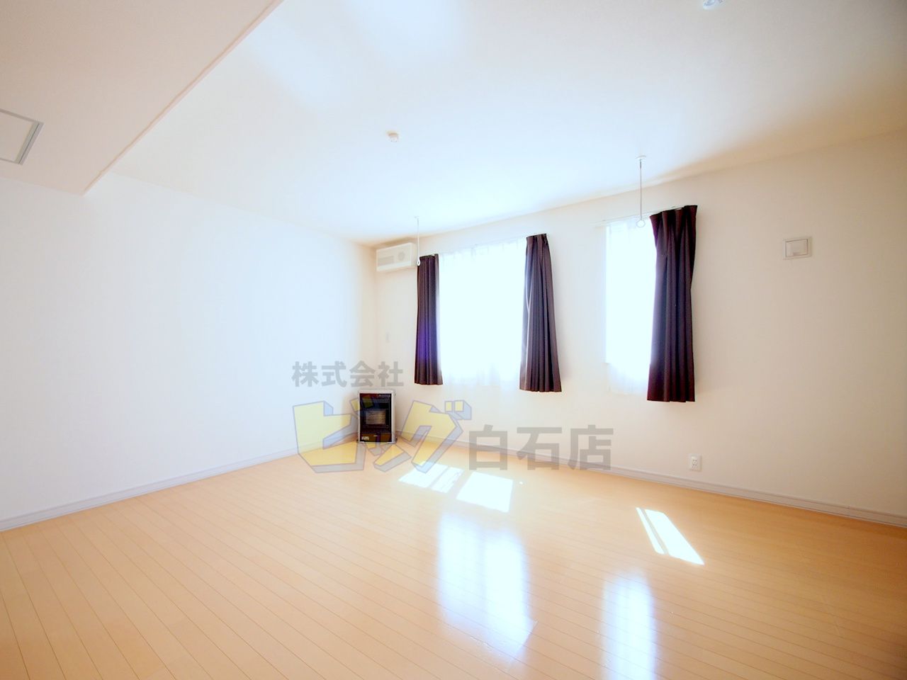 居室・リビング　日当たり良好で明るいリビングです♪