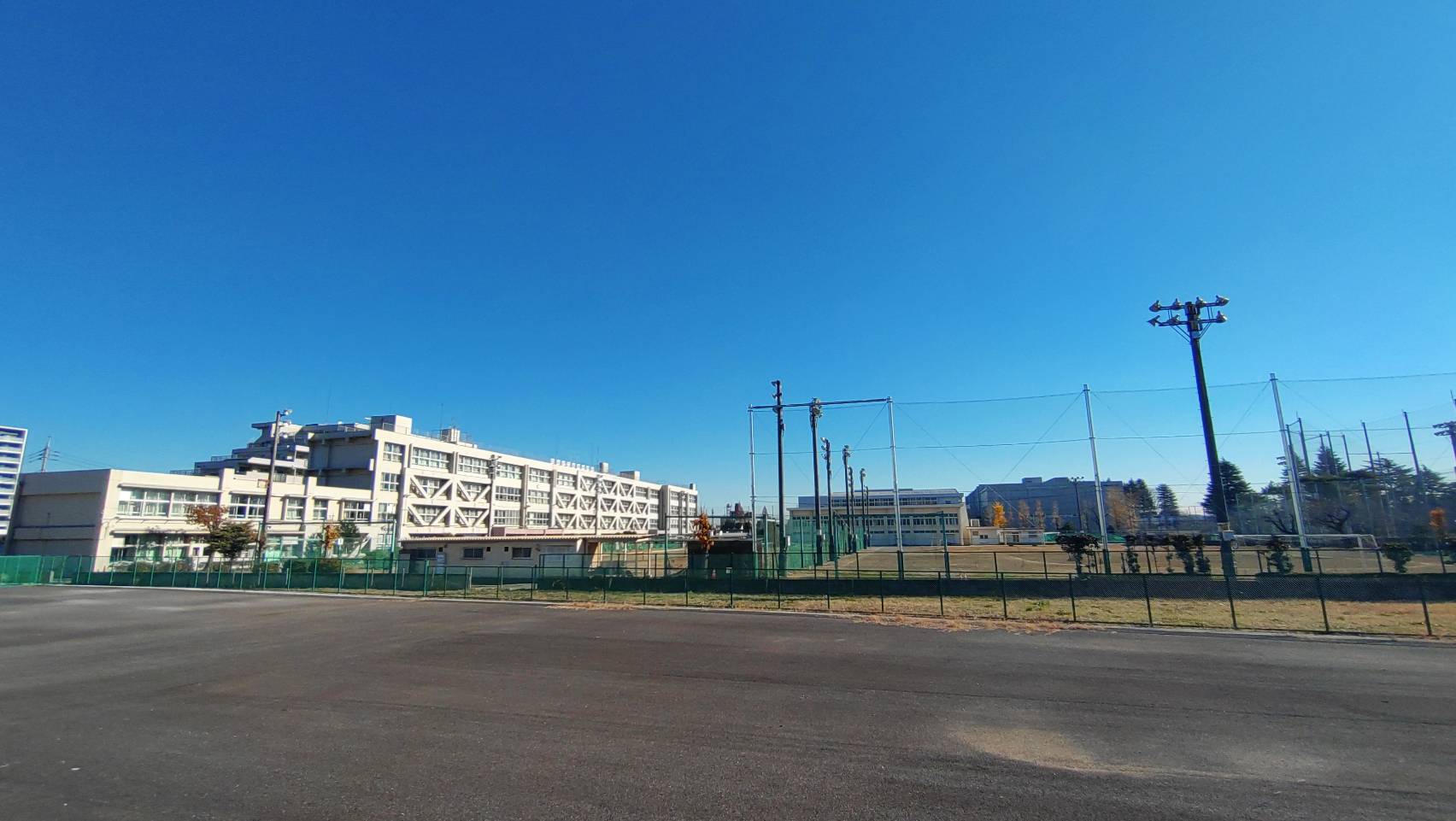 中学校　昭島市立昭和中学校（中学校）まで359m