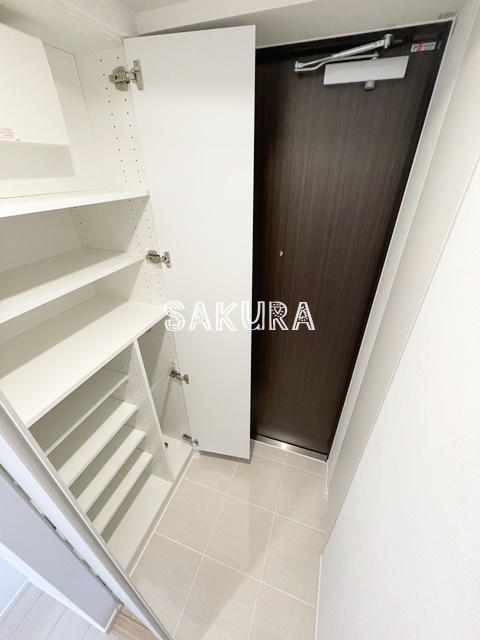 玄関　シューズボックス付きの玄関です♪