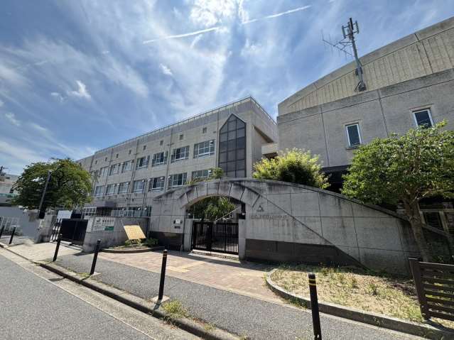 小学校　柳小学校トワイライトスクール（小学校）まで565m