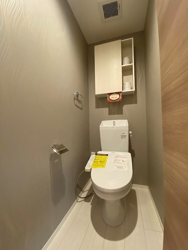 トイレ　※別号室の写真になります