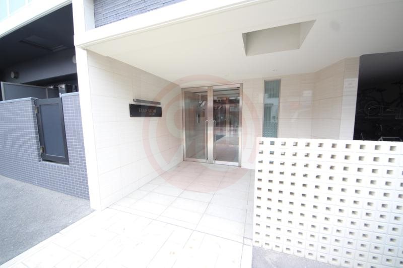 エントランス　ゆとりのあるエントランスです