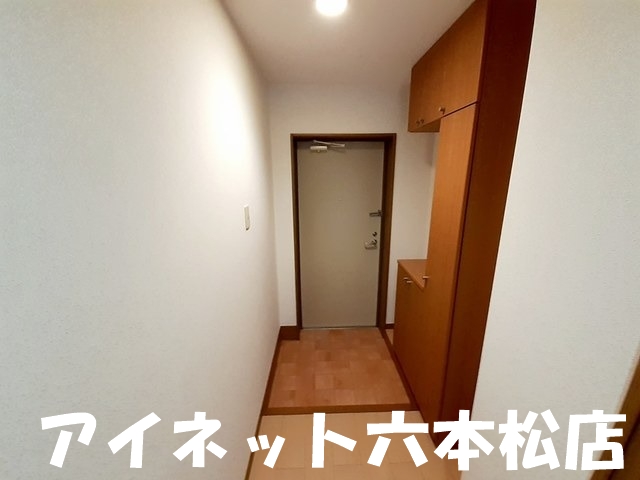 玄関　玄関収納もばっちりです。