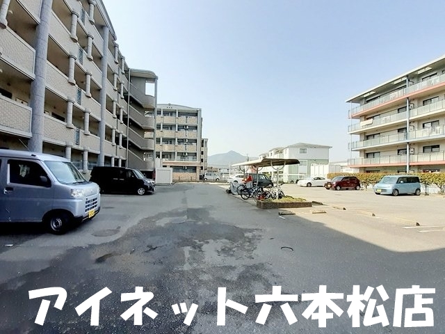 その他共有部分　駐車場もございます。