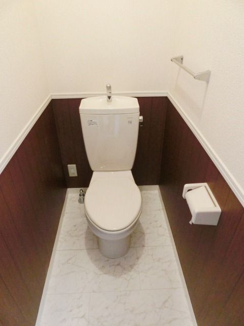 トイレ　トイレはシンプルですね。
