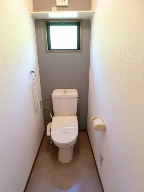 トイレ　別号室の写真です。