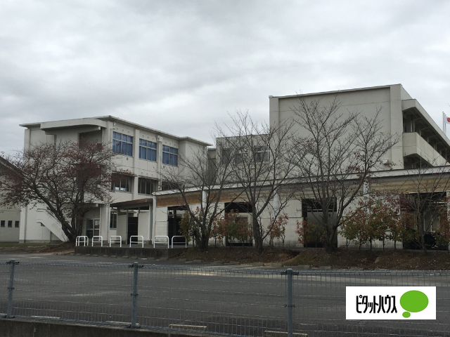 中学校　東近江市立朝桜中学校（中学校）まで333m