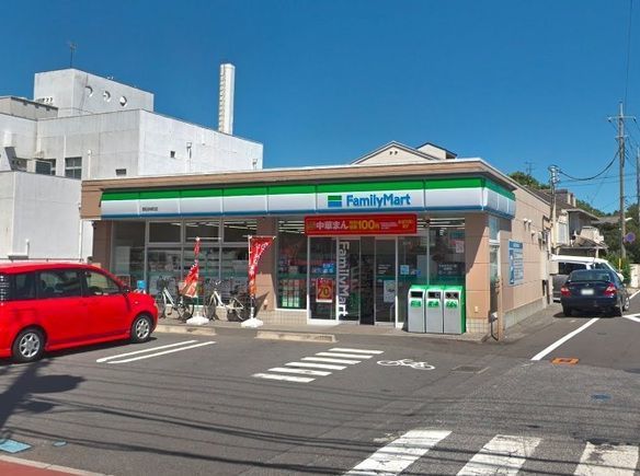 コンビニ　ファミリーマート（コンビニ）まで400m