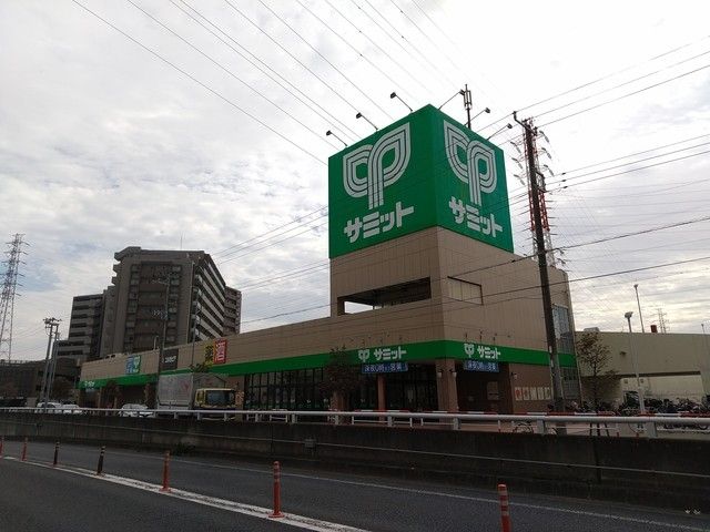 スーパー　サミットストア鳩ヶ谷駅前店（スーパー）まで539m