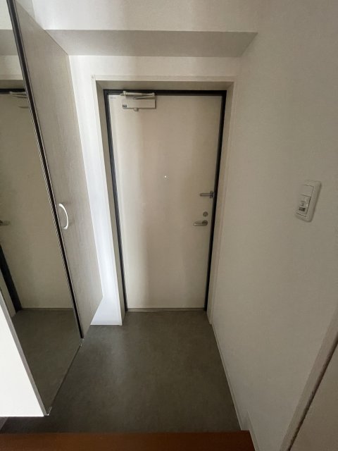 玄関　同物件別号室の写真です。