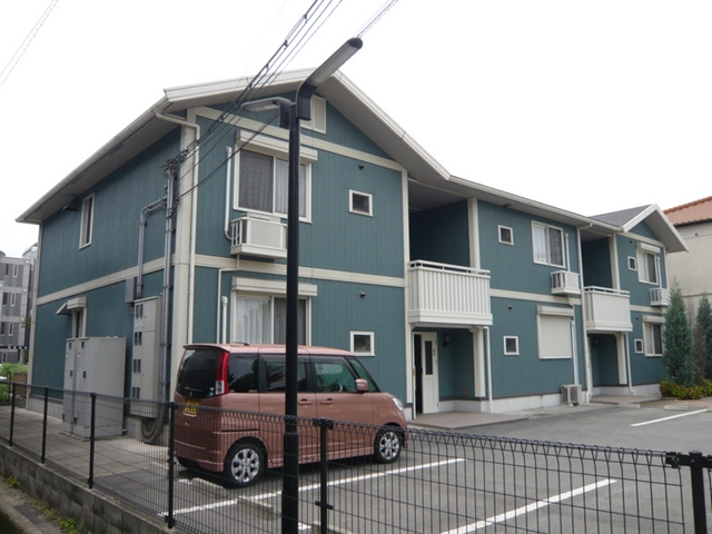 建物外観　目の前に大きな公園があり、子供も安心な環境！