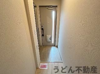 玄関　うどん県のお部屋探しはうどん不動産へ うどんちゃんとLINE