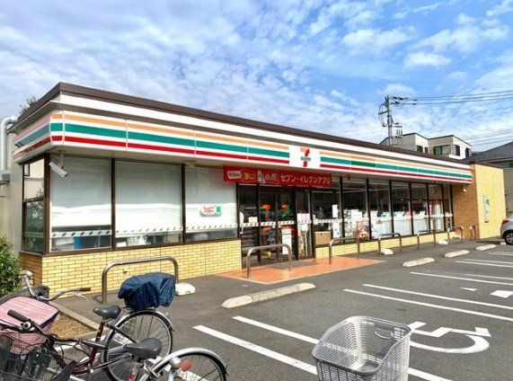 コンビニ　セブンイレブン草加清門南店（コンビニ）まで310m