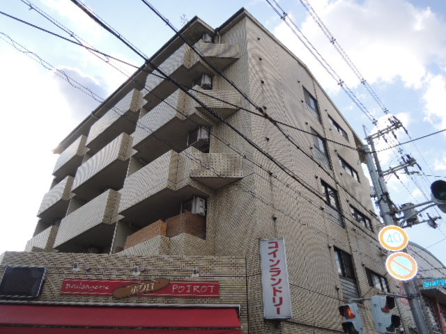 建物外観　東向き窓で日当たり良好