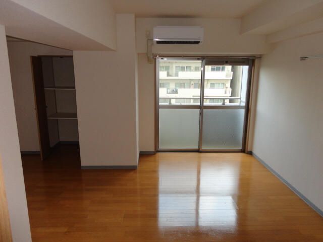 居室・リビング　※以下別部屋参考写真となります。