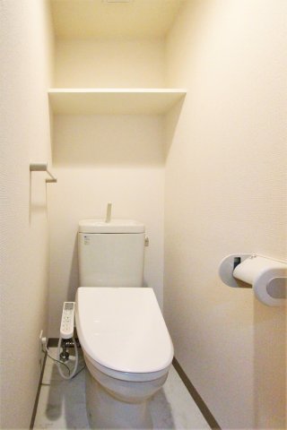 トイレ　参考写真（同物件別部屋）