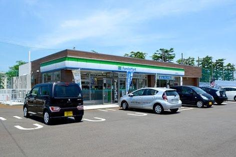 コンビニ　ファミリーマート上越南新町店（コンビニ）まで1033m