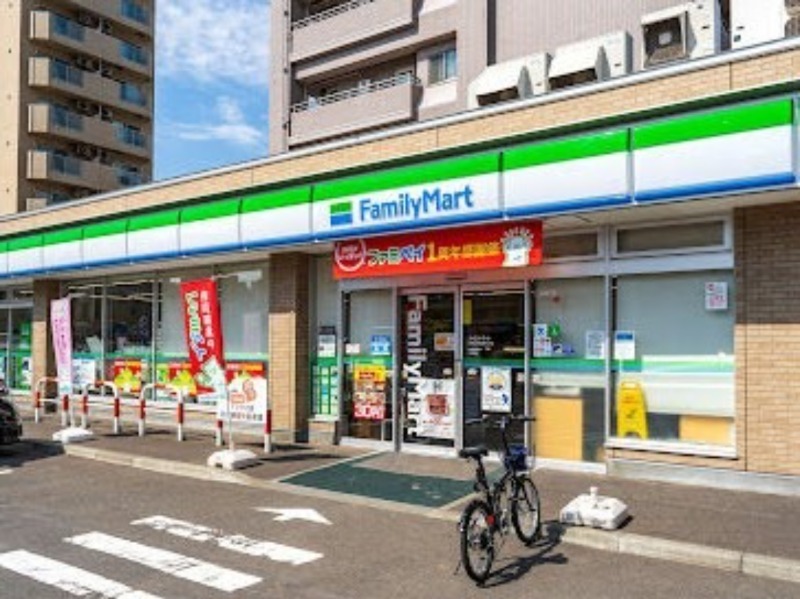 コンビニ　ファミリーマート札幌北20条西5丁目店（コンビニ）まで148m