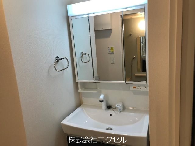 洗面設備　独立洗面台付きです。