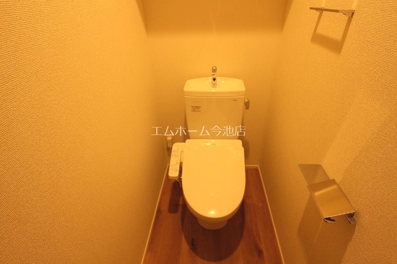 トイレ　温水洗浄便座付トイレ