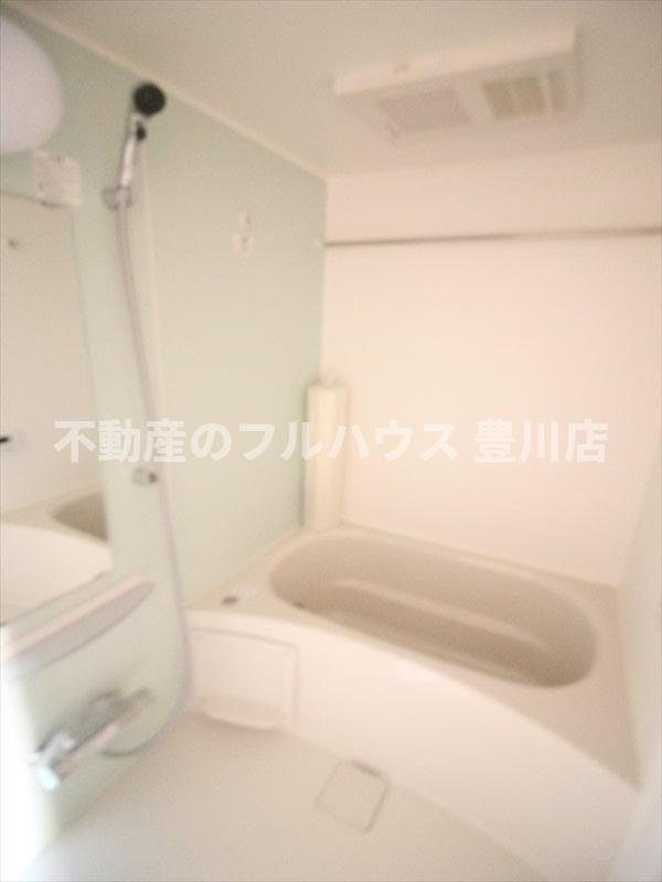 バス・シャワールーム　写真は反転タイプ別室