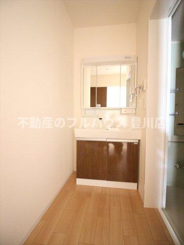 洗面設備　写真は反転タイプ別室