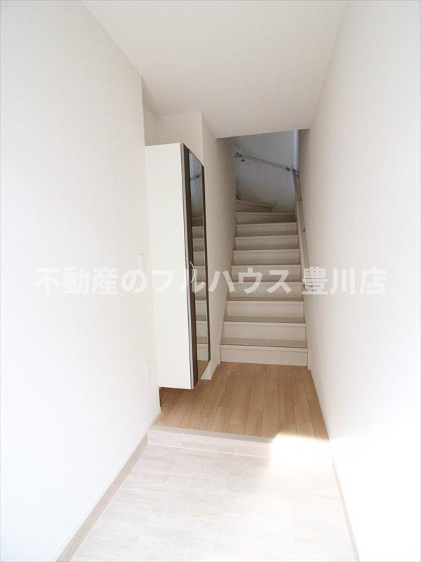 玄関　写真は反転タイプ別室