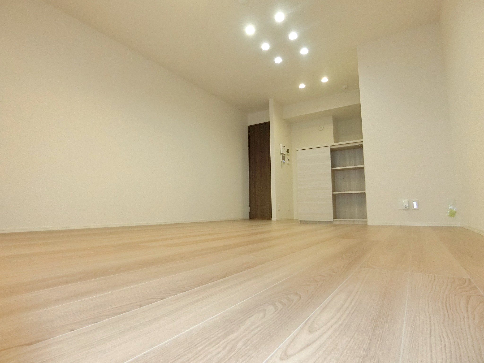 その他　エアコン完備のお洒落で広々とした明るいリビングです☆