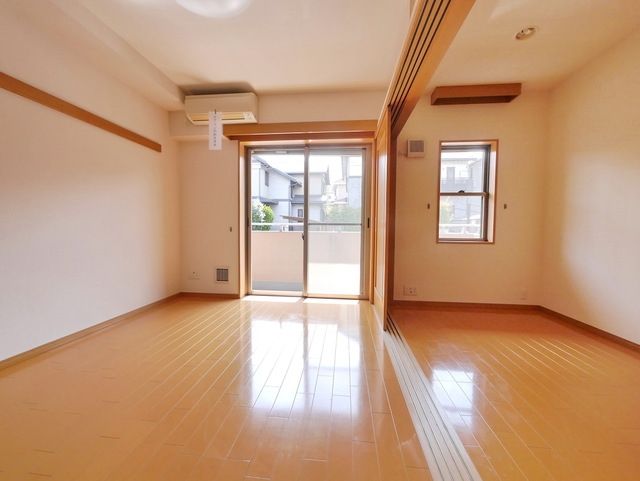 居室・リビング　タウンハウジングまで