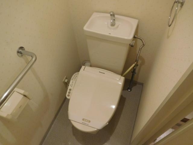 トイレ　ウォシュレット付きです。