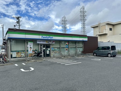 コンビニ　ファミリーマート 笠寺駅前店（コンビニ）まで264m
