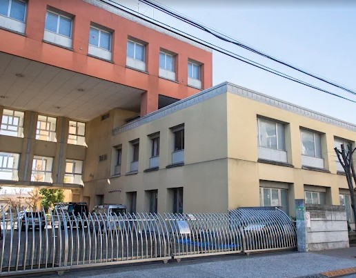 小学校　世田谷区立中町小学校（小学校）まで518m