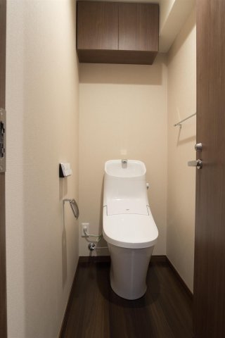 トイレ　嬉しい温水洗浄便座付き♪
