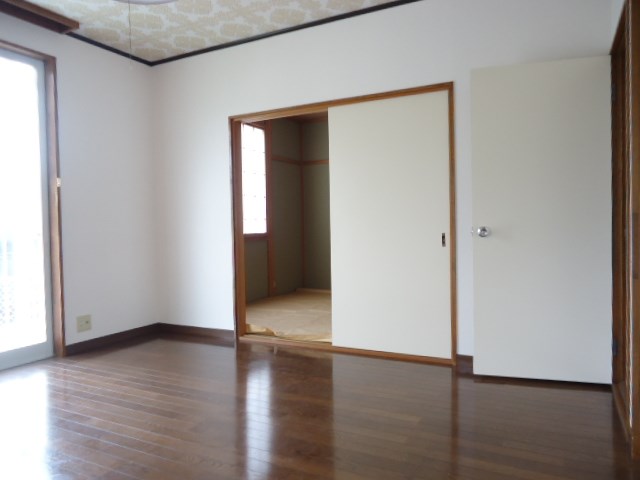 居室・リビング　別部屋参考写真です。内装・設備が異なる場合があります。