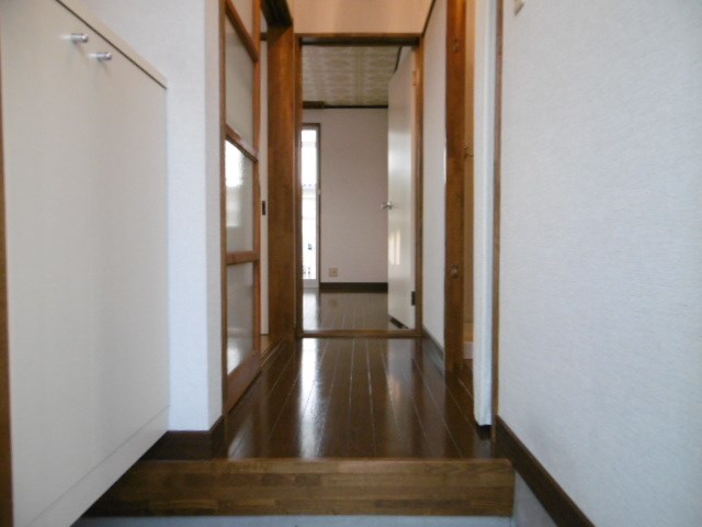 玄関　別部屋参考写真です。内装・設備が異なる場合があります。