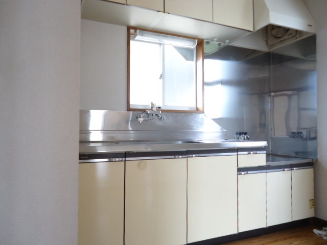 キッチン　別部屋参考写真です。内装・設備が異なる場合があります。