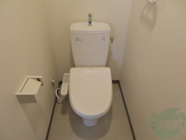 トイレ　ウォシュレット機能がついたトイレです。安心して使用できますね
