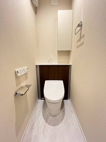 トイレ　タンクレスタイプのトイレ