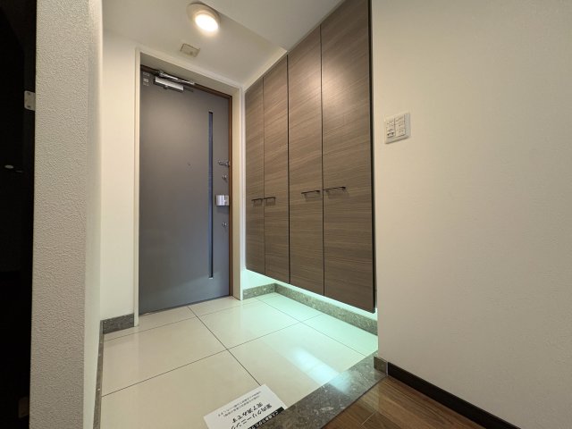 サンクタス四条烏丸スティーロレジデンスの玄関写真