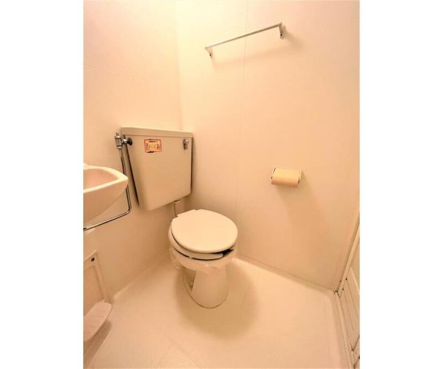 トイレ　※同建物の別部屋のお写真となります