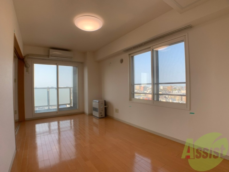 居室・リビング　広くてキレイなお部屋が広がっていて、充実した生活が送れそう。