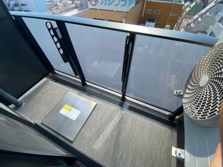 バルコニー　暖かな日差しのふりそそぐバルコニー