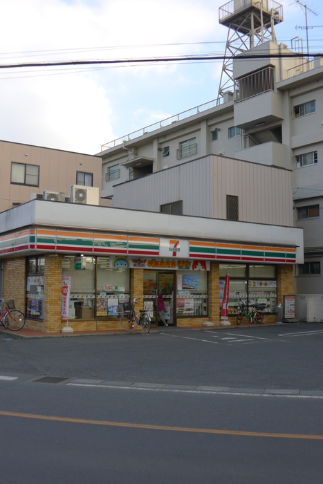 コンビニ　セブンイレブン（コンビニ）まで600m