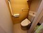 トイレ　トイレはウォシュレット機能付きです。安心して使用できますね。