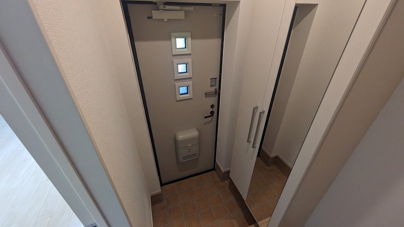 モデルノ リヴァーの玄関写真